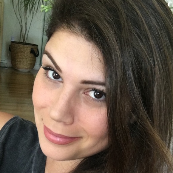 Meet your Posher, Cali - Picture 1 of 1